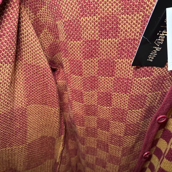 NWT Harry Potter Gryffindor Embroidered Button Up Unisex Cardigan - Picture 11 of 12
